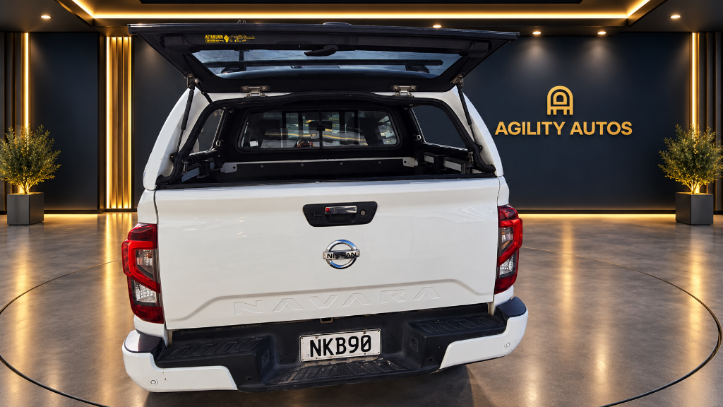 2021 Nissan Navara ST 4WD - Image 8