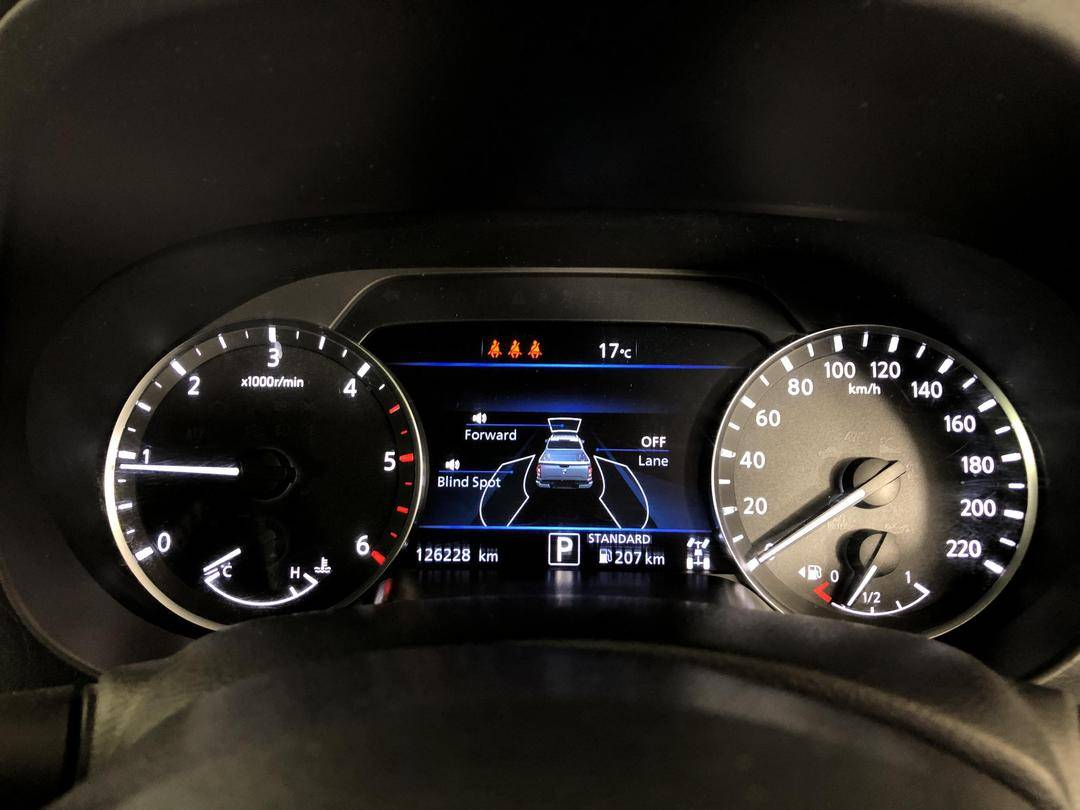 2021 Nissan Navara ST 4WD - Image 8