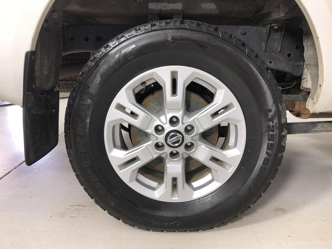 2021 Nissan Navara ST 4WD - Image 11