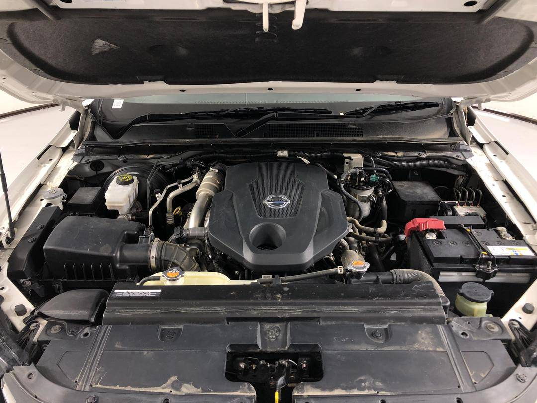 2021 Nissan Navara ST 4WD - Image 10