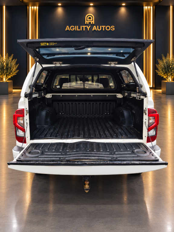 2021 Nissan Navara ST 4WD - Image 9